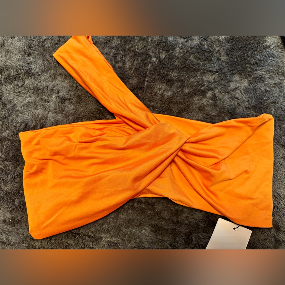 Crop one shoulder top